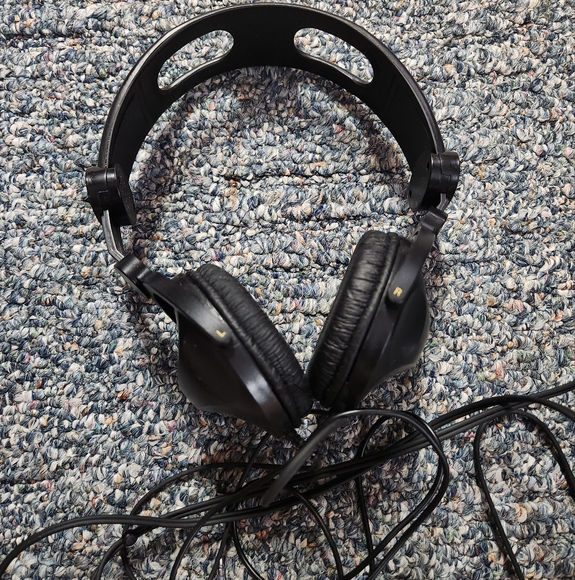 Koss R 10 Black Headphones - Picture 1 of 5